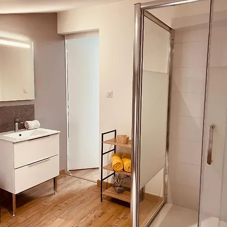 Maison De La Tour 3*