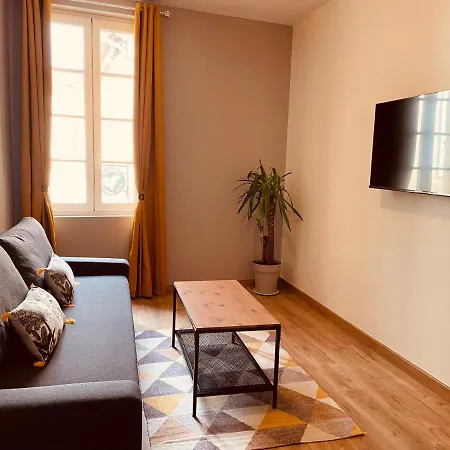 Aparthotel Maison De La Tour 3*