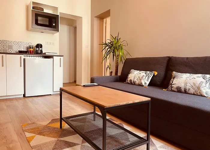 Maison De La Tour 3*