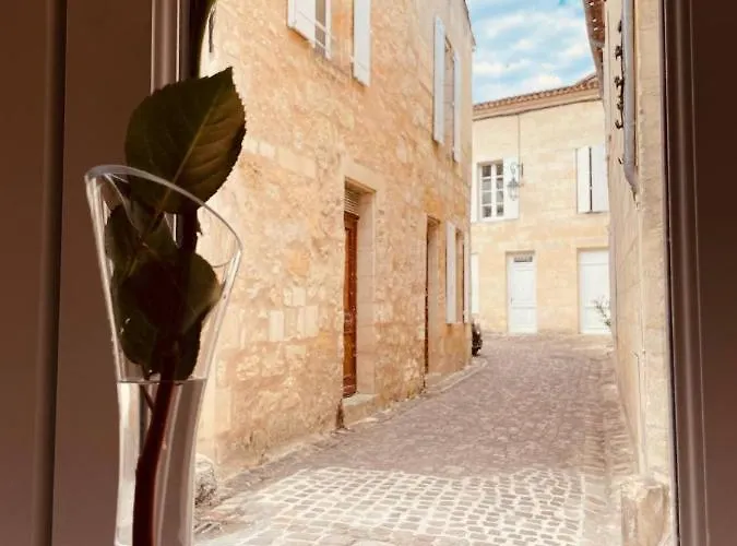 Maison De La Tour 3*